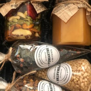 Подарочный набор для мужчин с алтайским медом, чаем и орехами